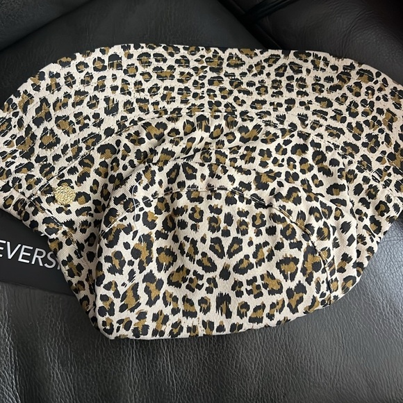 NWT Vince camuto reversible hat one size - Picture 6 of 6